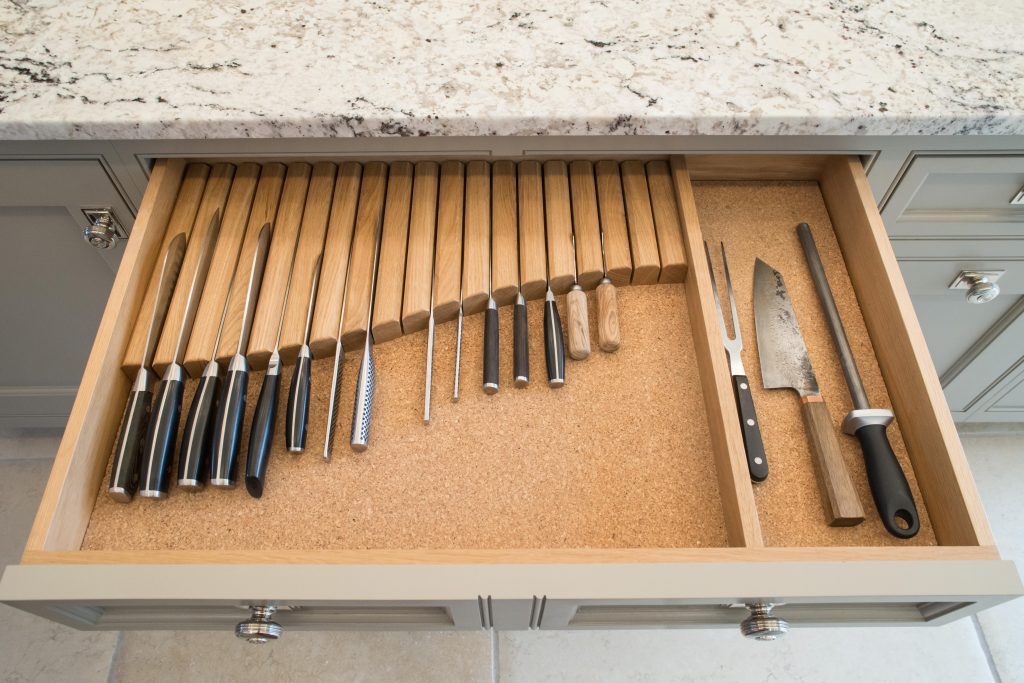 Knife draw