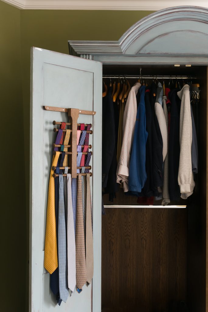 Bespoke tie rack