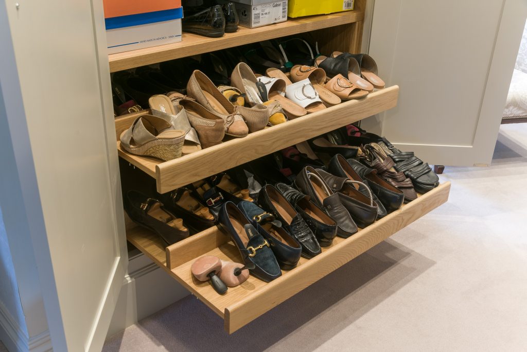 Pull out shoe storage