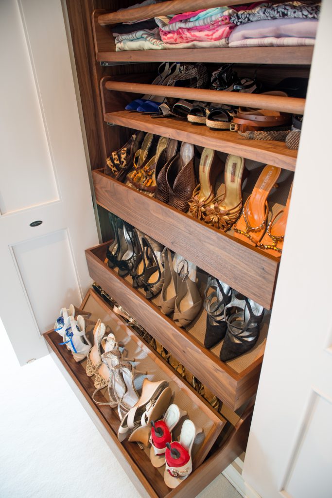 Pull out shoe storage