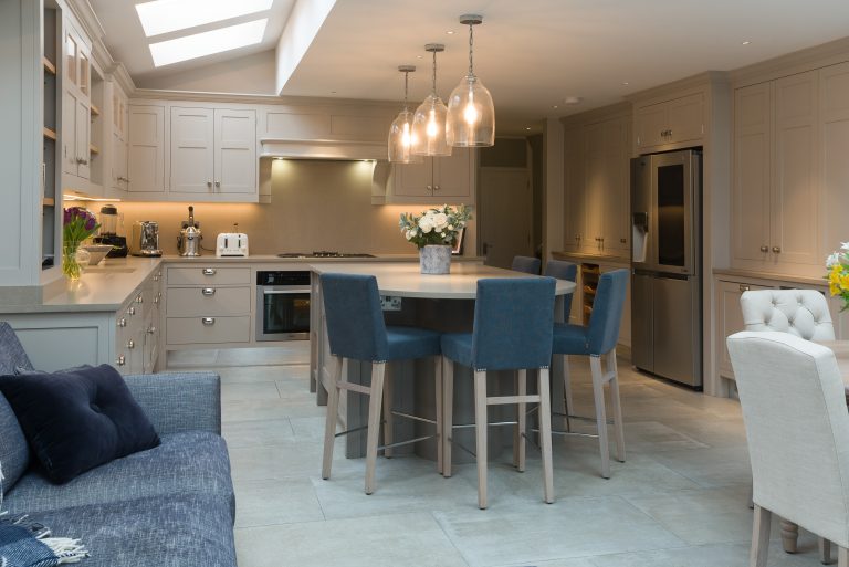 Classic contemporary kitchen
