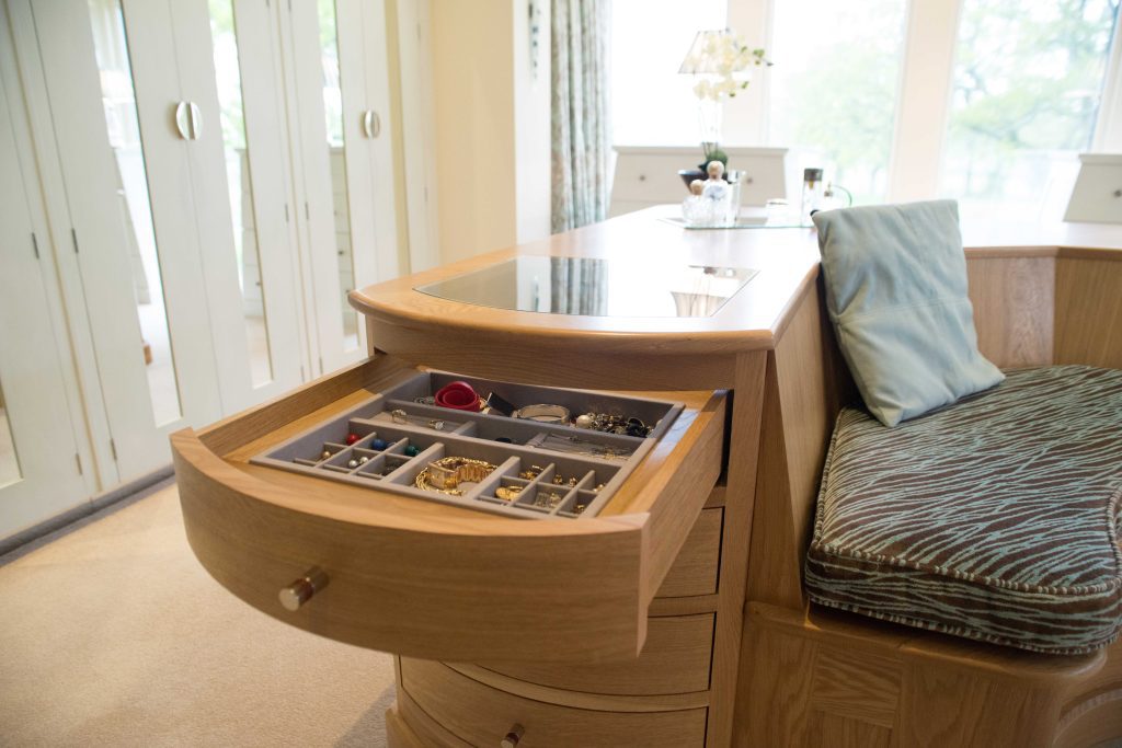Pull out jewellery tray