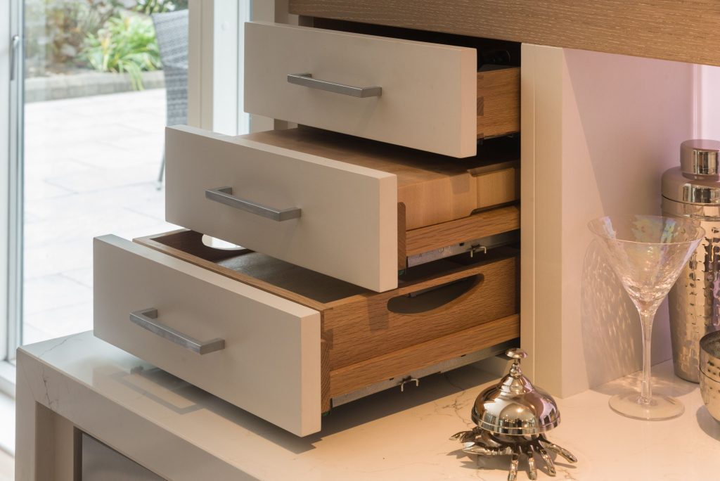 Pull out trays with chopping block