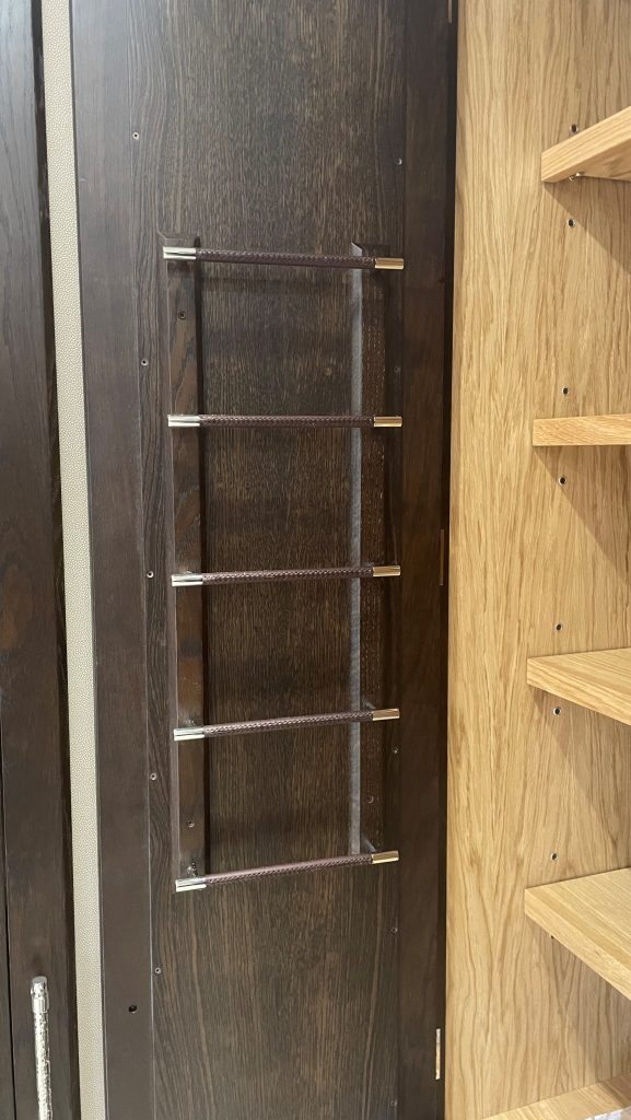 Tie rack